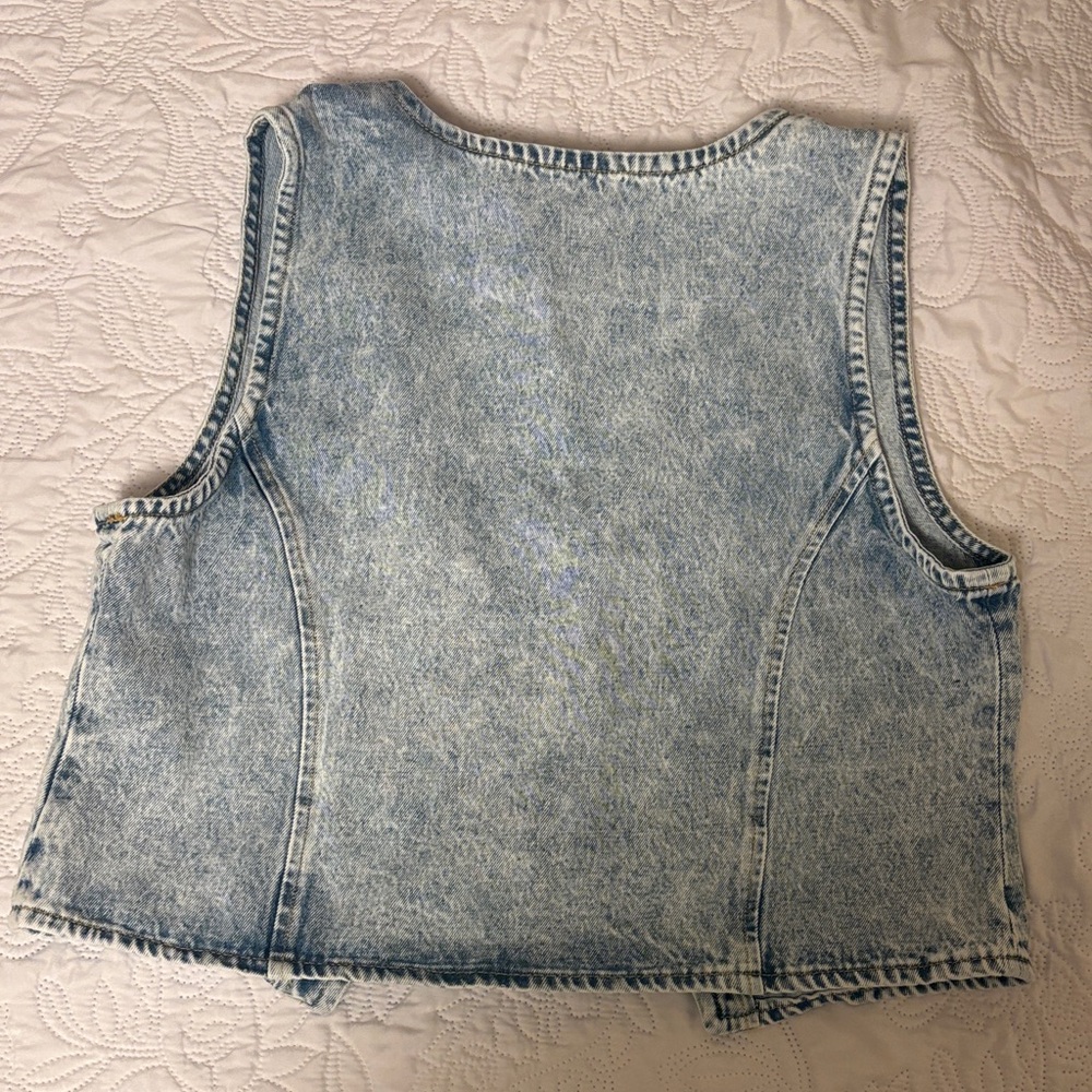 NEW! Demi Acid Washed Denim Front Tie Vest Tank - Picture 4 of 5